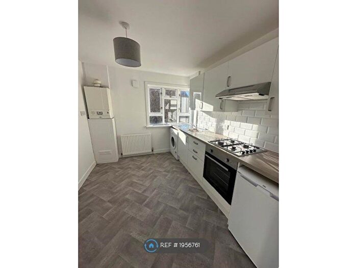 2 Bedroom Flat To Rent In Rannoch Road, Perth, PH1