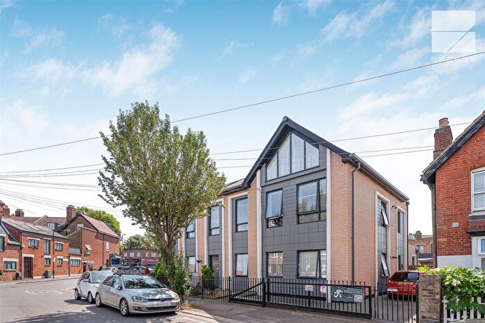 2 Bedroom Flat For Sale In Willow Street, Chingford, E4