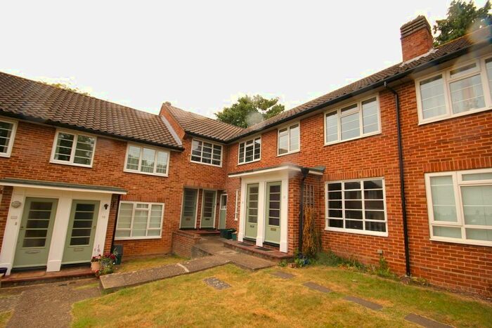 2 Bedroom Maisonette To Rent In The Lawns, Mount Pleasant, St Albans, AL3