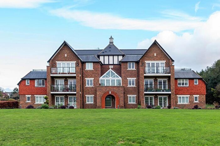 3 Bedroom Flat For Sale In West Common Road, Hayes, Kent, BR2
