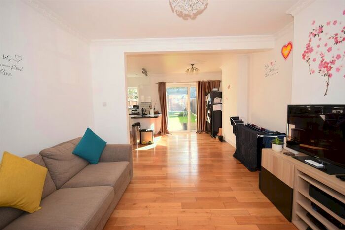 4 Bedroom Property To Rent In Hillcross Avenue, Morden, SM4