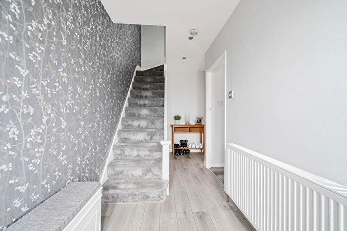 3 Bedroom Terraced House For Sale In Burlington Rise, Barnet, EN4