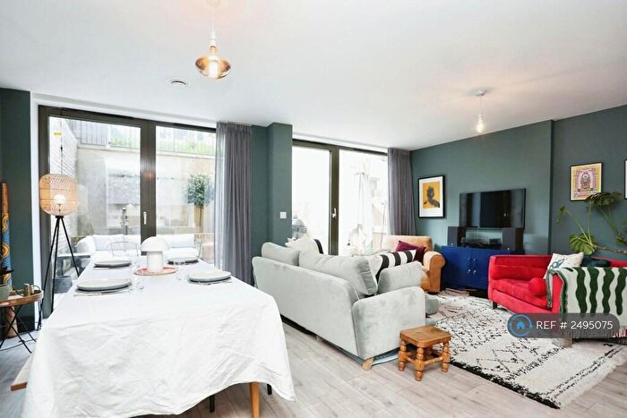 2 Bedroom Flat To Rent In Queens Road, London, SE15