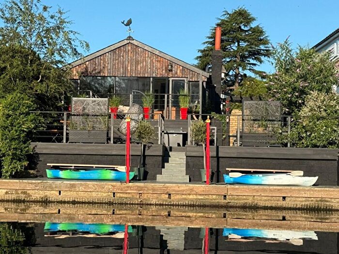 4 Bedroom Detached House For Sale In The Island, Thames Ditton, Surrey, KT7