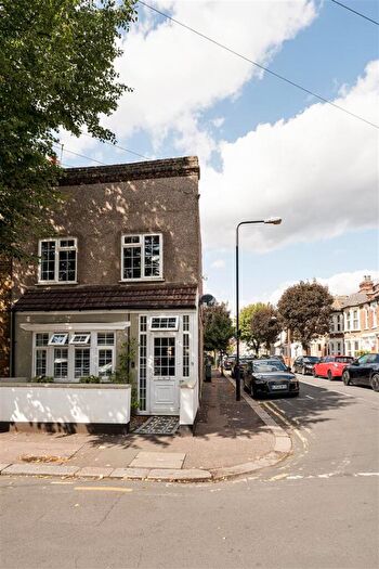 1 Bedroom Flat For Sale In Victoria Road, Walthamstow, E17