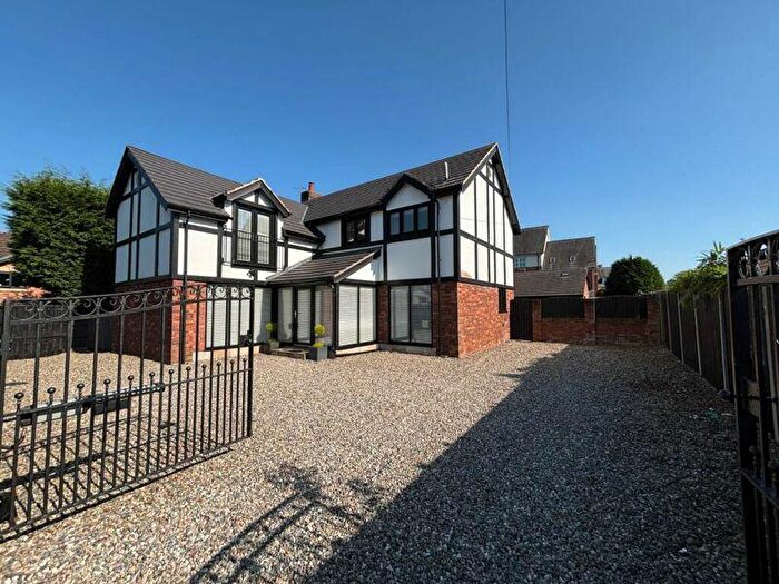 6 Bedroom Detached House To Rent In Drywood Avenue, Manchester, M28