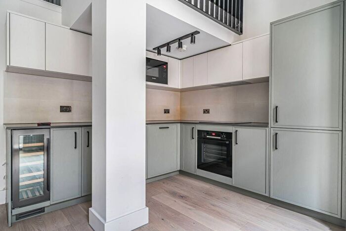 3 Bedroom Maisonette To Rent In Windsor Square, Woolwich, SE18