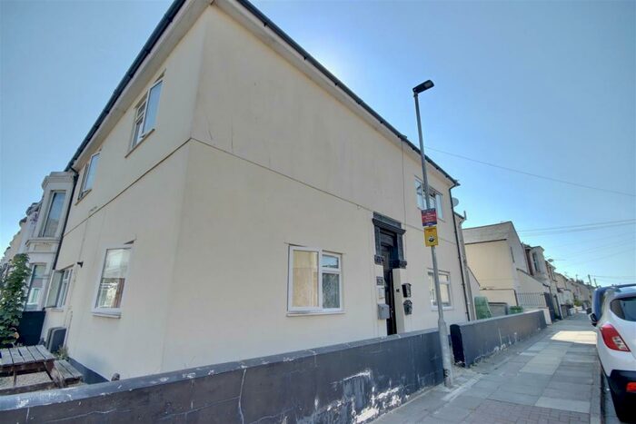 2 Bedroom Flat To Rent In Shearer Road, Portsmouth, PO1