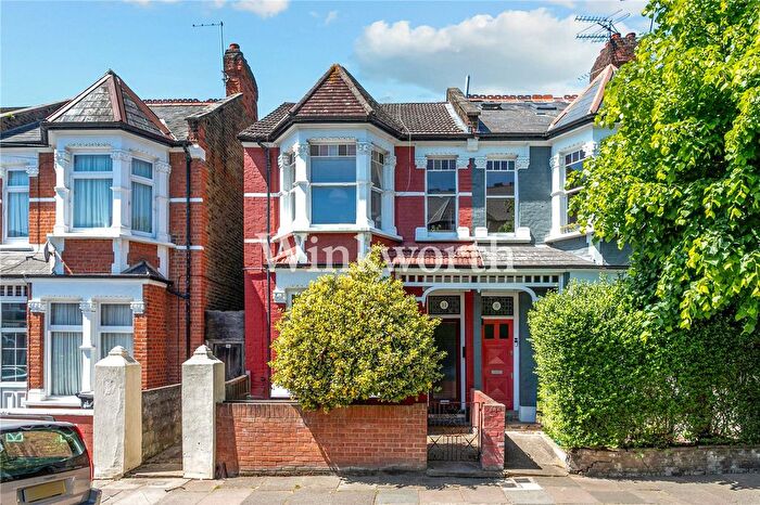 2 Bedroom Flat For Sale In Abbotsford Avenue, London, N15