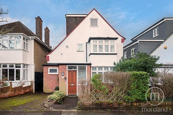 5 Bedroom Detached House For Sale In Wentworth Road, Temple Fortune, NW11