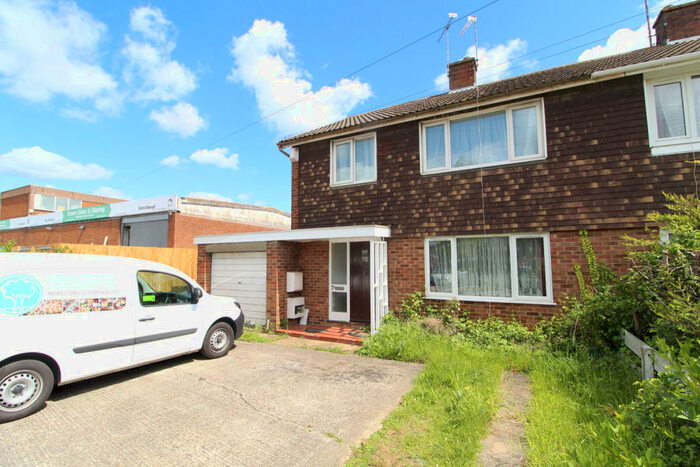 2 Bedroom Flat To Rent In Eldon Way, Hockley, SS5