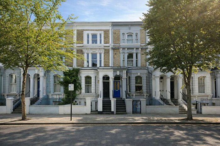 2 Bedroom Flat For Sale In Chesterton Road, North Kensington, W10