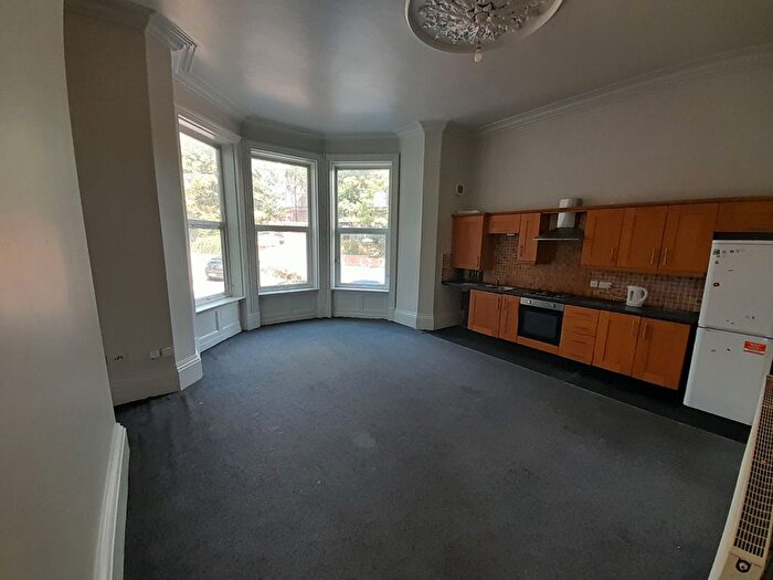 2 Bedroom Flat To Rent In Manygates Park, Wakefield, West Yorkshire, WF1