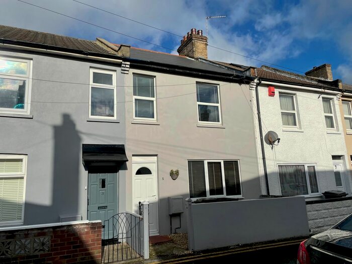 3 Bedroom Terraced House To Rent In Stanley Road, Bournemouth BH1