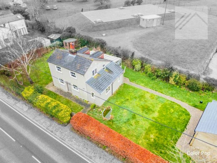 2 Bedroom Detached House For Sale In High View, Dunmow Road, North End, Dunmow, CM6