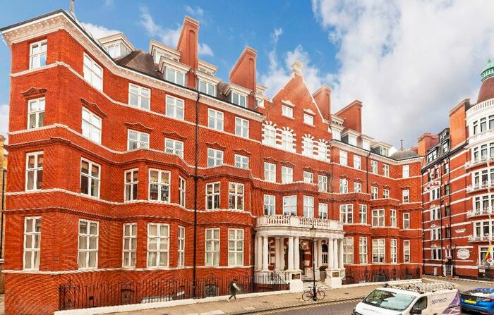 2 Bedroom Flat To Rent In Hans Crescent, London, SW1X