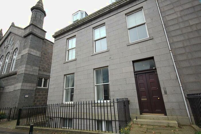 2 Bedroom Flat To Rent In Crown Terrace, Ffr, Aberdeen, AB11