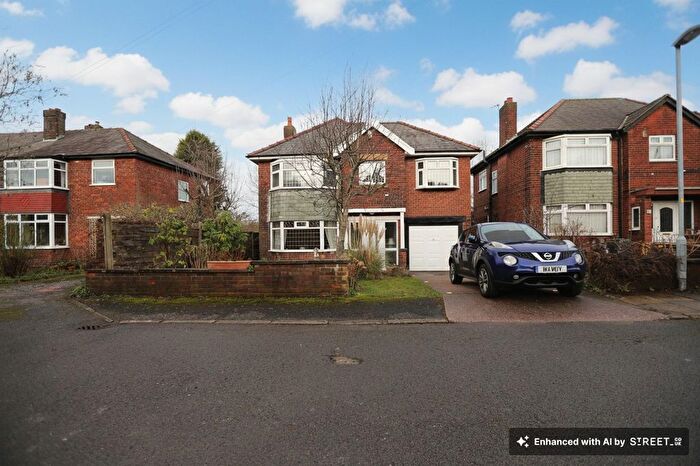 3 Bedroom Detached House For Sale In Stand Close, Whitefield, M45