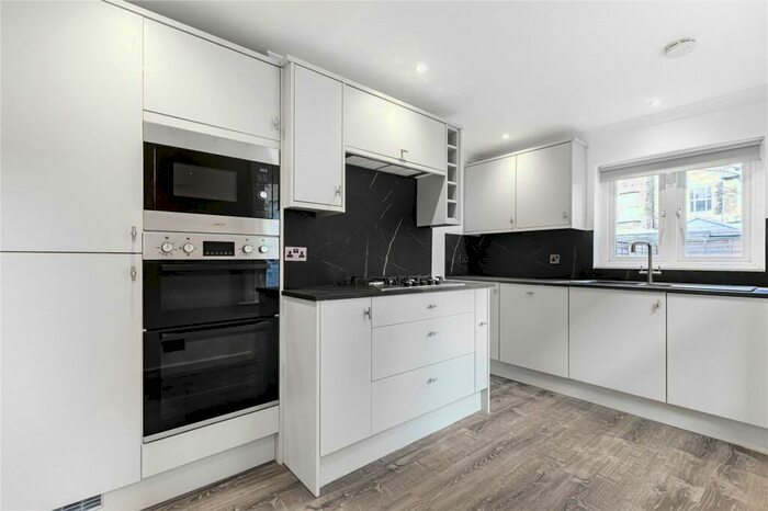 2 Bedroom End Of Terrace House To Rent In Argyle Road, Stepney Green, London, E1