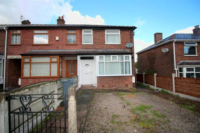 2 Bedroom Semi-Detached House To Rent In Kearsley Road, Manchester, M8