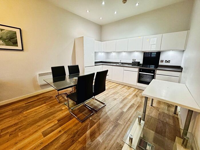 2 Bedroom Flat To Rent In Tate House, - New York Road, Leeds, West Yorkshire, LS2