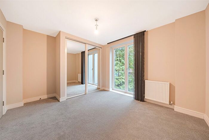 2 Bedroom Flat For Sale In Mount Harry Road, Sevenoaks, Kent, TN13
