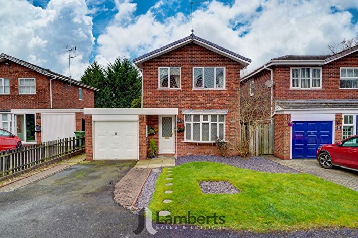 3 Bedroom Detached House For Sale In Flaxley Close, Winyates Green, B98
