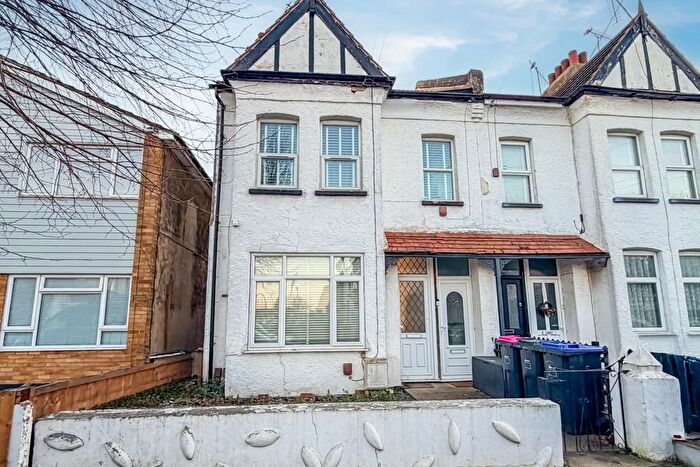 2 Bedroom Flat For Sale In Trinity Road, Southend-On-Sea, SS2