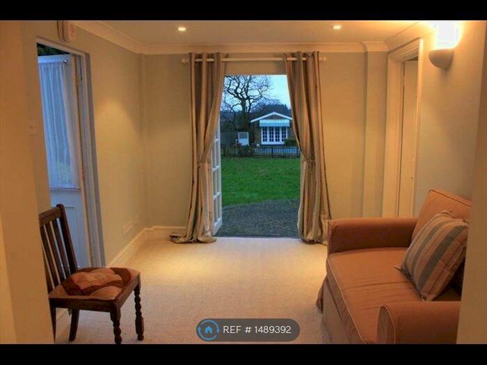 1 Bedroom Flat To Rent In Paternoster Row, London, RM4