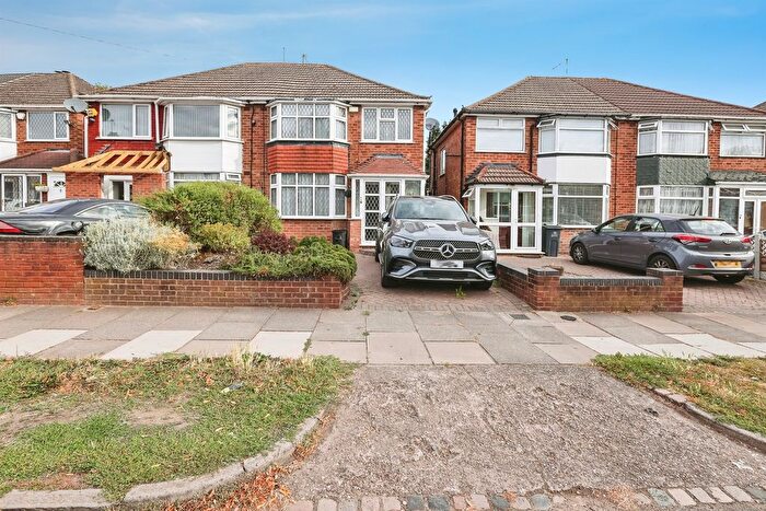 3 Bedroom Semi-Detached House For Sale In Berryfield Road, Birmingham, B26