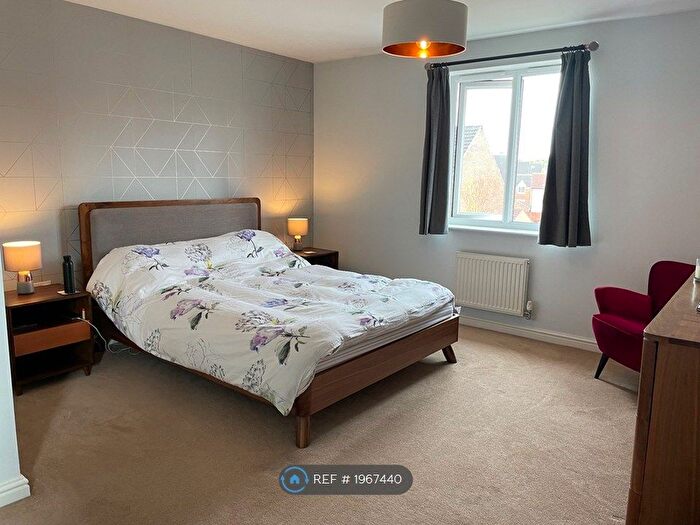 4 Bedroom End Of Terrace House To Rent In Dunlop Avenue, Leeds, LS12