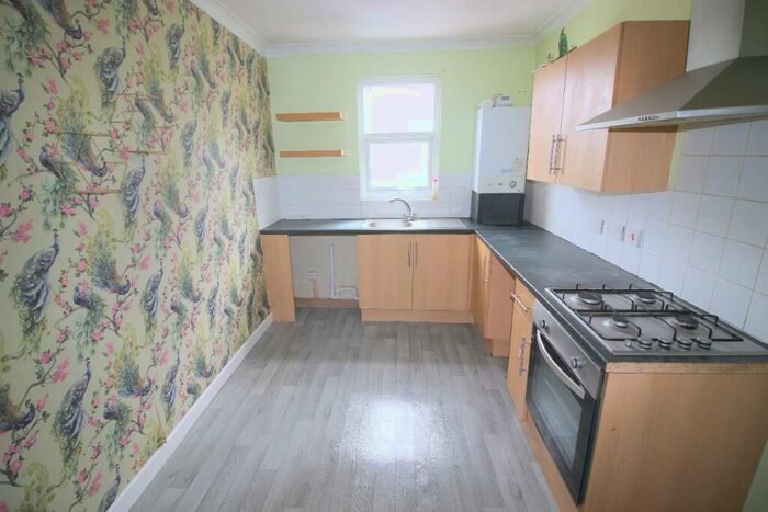 2 Bedroom Flat To Rent In Main Road, Hockley, Essex, SS5