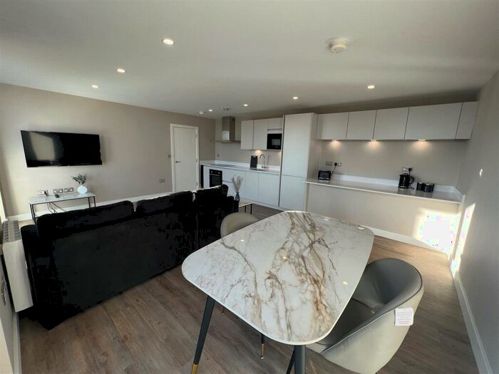 2 Bedroom Apartment To Rent In Fourth Floor The Glass House, Queens Gardens, HU1