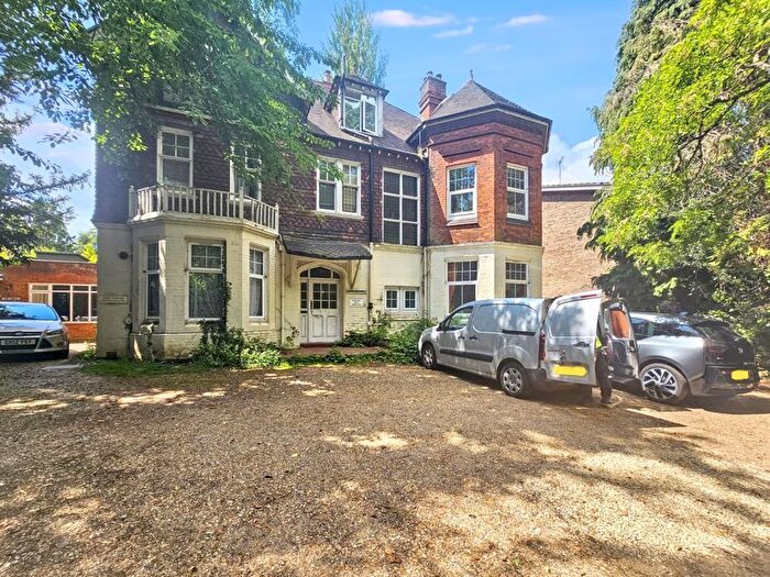 1 Bedroom Flat To Rent In Upper Brighton Road, Surbiton, KT6