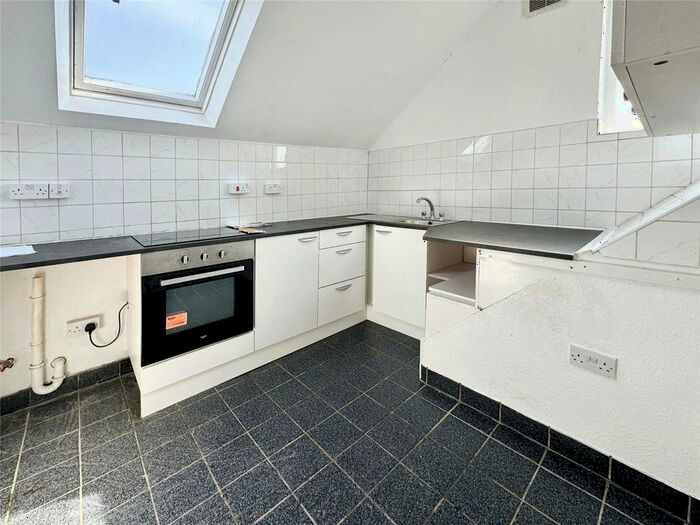 2 Bedroom Flat To Rent In Halesowen Road, Netherton, Dudley, West Midlands, DY2