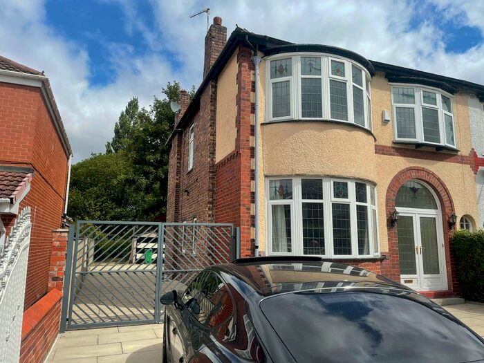 4 Bedroom Semi-Detached House To Rent In Brantingham Road, Manchester, M16