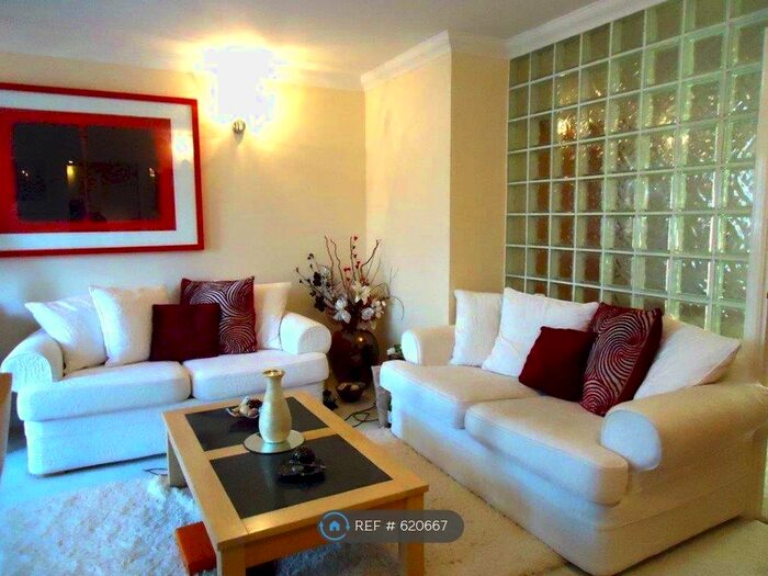 2 Bedroom Flat To Rent In Kings Walk, Maidstone, ME14