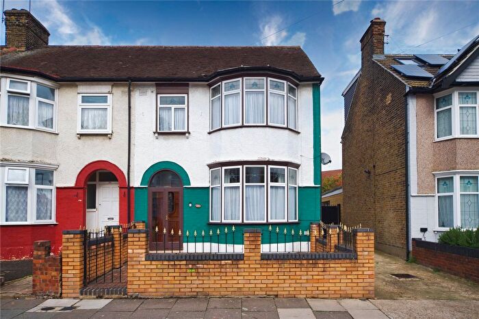 3 Bedroom End Terrace House For Sale In Salisbury Avenue, Barking, IG11