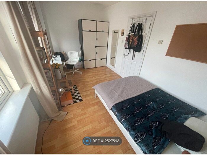 2 Bedroom Flat To Rent In Drummond Street, London, NW1