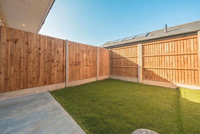 1 Bedroom Flat To Rent In Costons Lane, Greenford, UB6