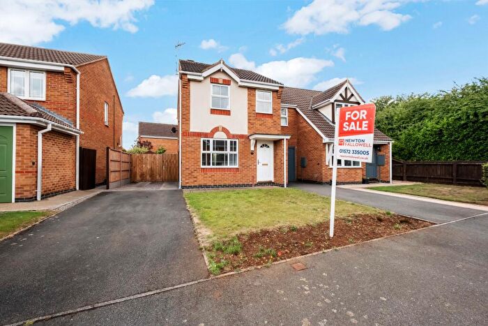 3 Bedroom Semi-Detached House For Sale In Horn Close, Oakham, LE15