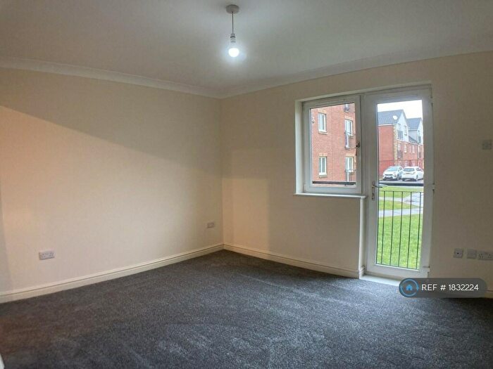 3 Bedroom Flat To Rent In Tamshill Street, Glasgow, G20
