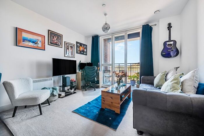 1 Bedroom Flat For Sale In Fellowes Rise, Winchester, Hampshire, SO22