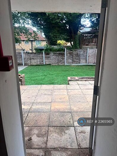6 Bedroom Semi-Detached House To Rent In Dunster Crescent, Hornchurch, RM11