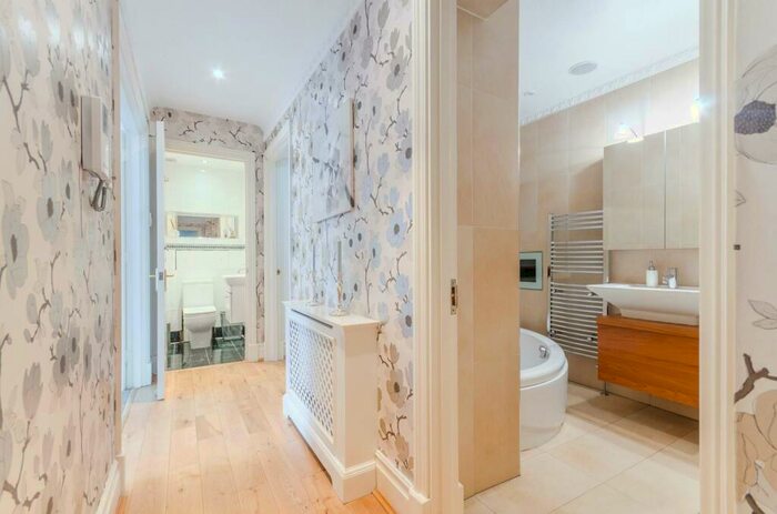 1 Bedroom Flat To Rent In Kingston Hill Place, Kingston, Kingston Upon Thames, KT2