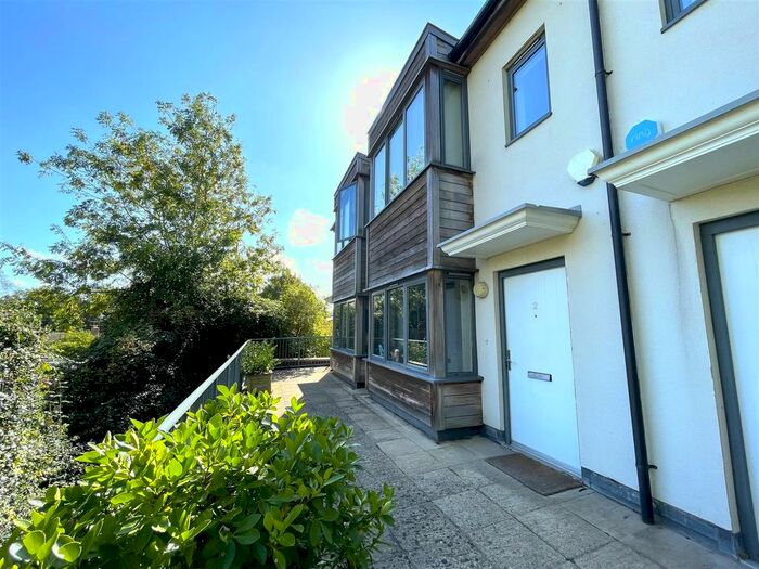 3 Bedroom Town House To Rent In Oaks Road, Tenterden, TN30