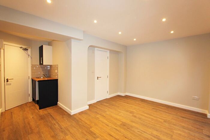 Studio To Rent In Birch Green, Staines, TW18