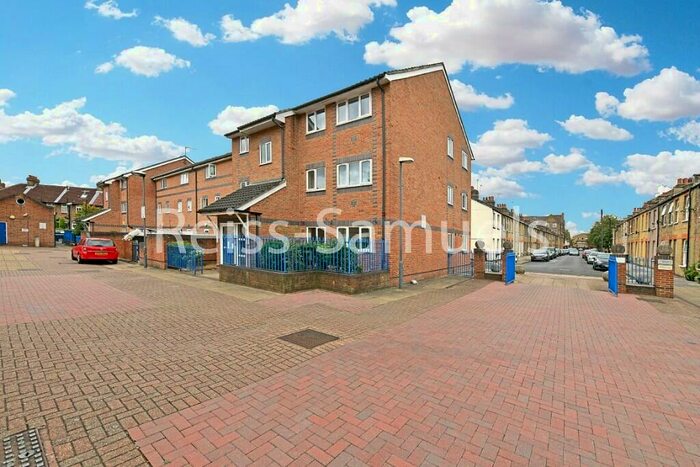 1 Bedroom Apartment To Rent In Ambassador Square, London, E14