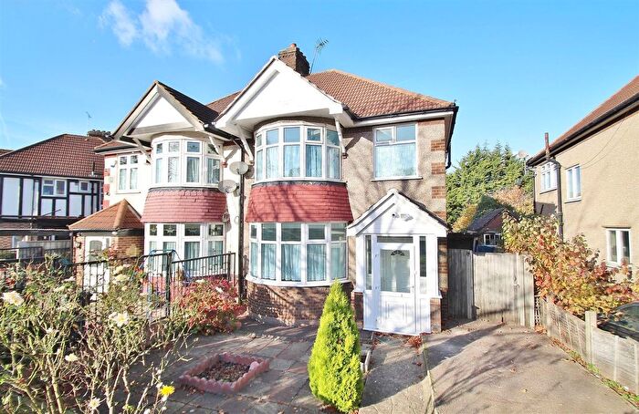 3 Bedroom Semi Detached House To Rent In Great West Road, Hounslow, TW5