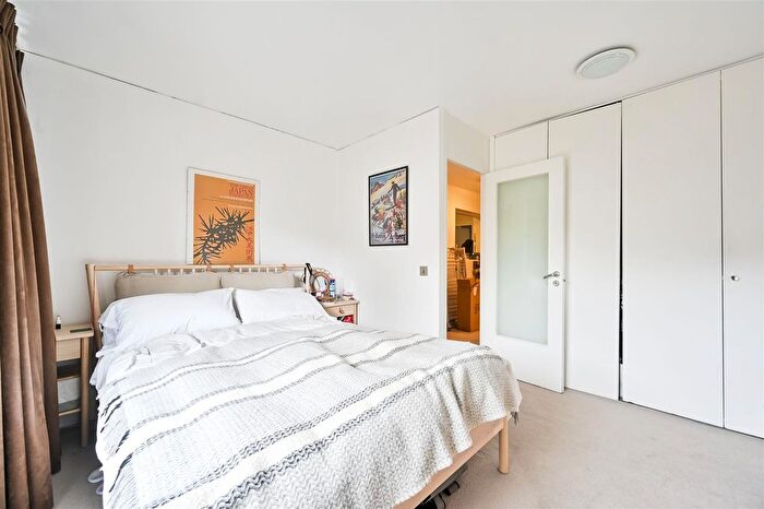 2 Bedroom Flat For Sale In Defoe House, Barbican, London, EC2Y